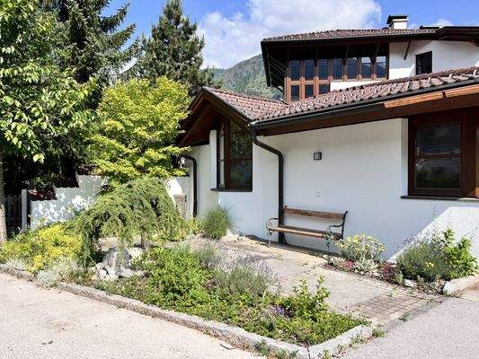 Außenaufnahme mit Terrasse