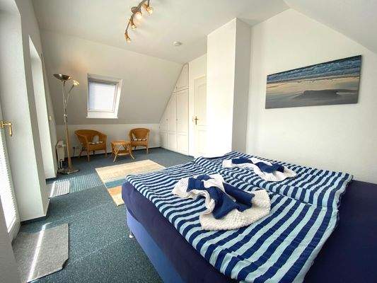 Schlafzimmer mit Balkon 1.1