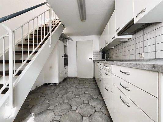 Küche / Treppe ins die 2. Ebene