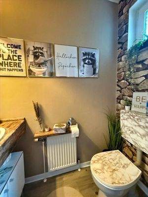 Gäste-WC mit Fenster