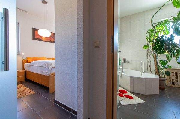 Zugang zum Schlafbereich und Badezimmer