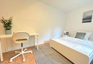 Helles WG-Zimmer mit Balkon