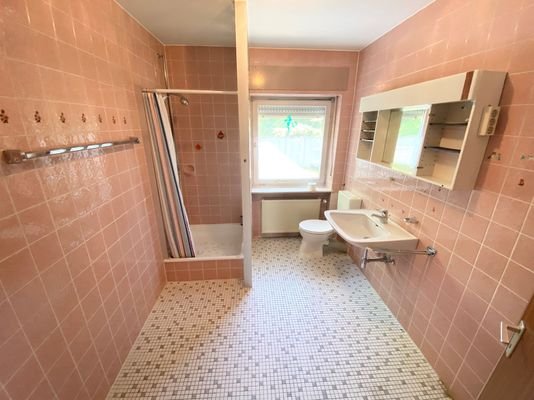 weiteres Badezimmer im OG