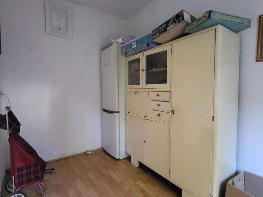 Zimmer mit Schrankraum