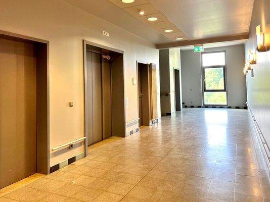 Perso + Lastenaufzug