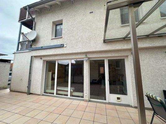 Rückseite Wohnung EG mit Terrasse Teilansicht