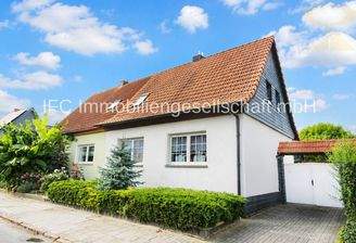 Hausansicht / Straßenseite