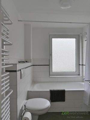 Wanne und Handtuchheizkörper