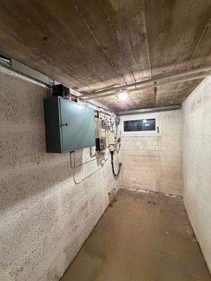 Kellerraum mit Verteilerkästen
