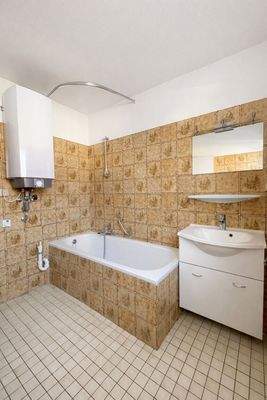 Badewanne mit Duschvorrichtung