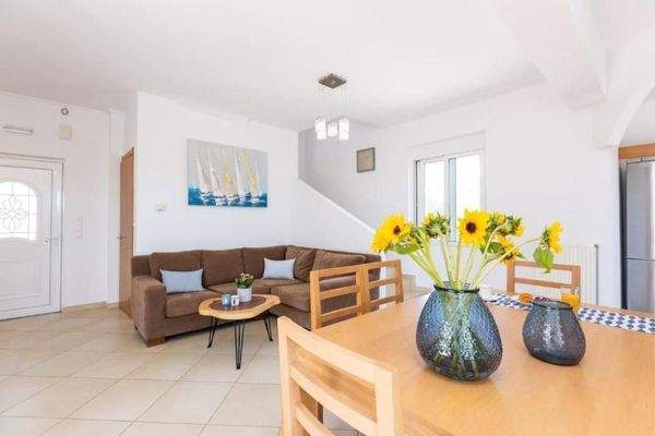 Kreta, Kournas: Spektakuläre Villa mit Tennisplatz nahe des Kournas-Sees zu verkaufen