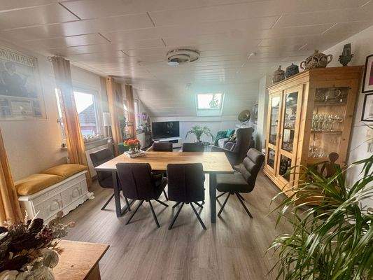 HELLER WOHN-ESSBEREICH