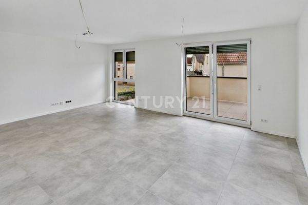 Wohn-, Essbereich mit Zugang zum Balkon