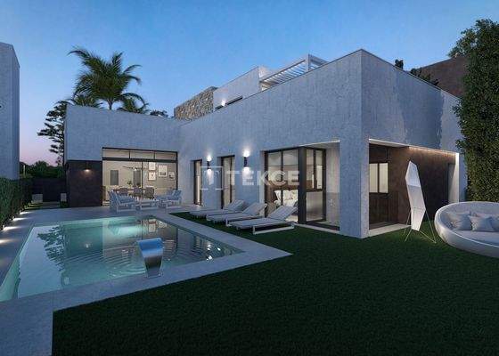 Stylish Villa with Private Pool & Solarium in Los Alcázares