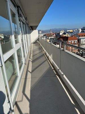Balkon mit Stadtblick