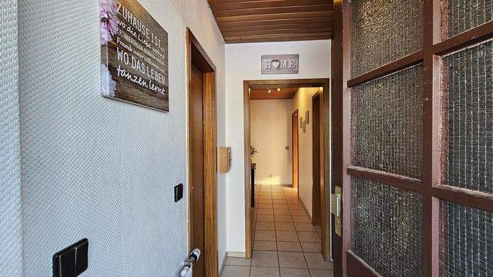 Blick durch die Eingangstür