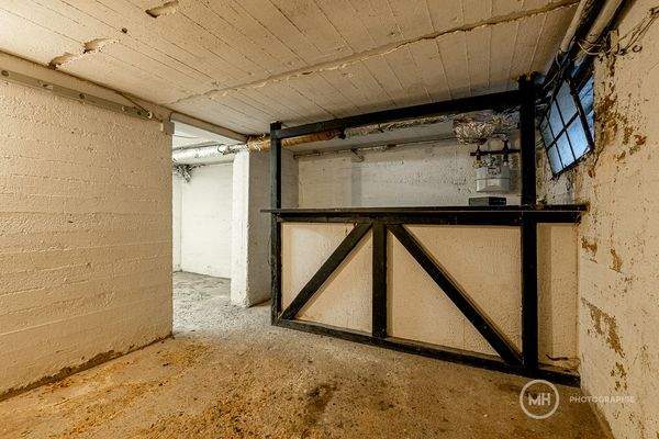 Kellergeschoss mit mehreren Räumen