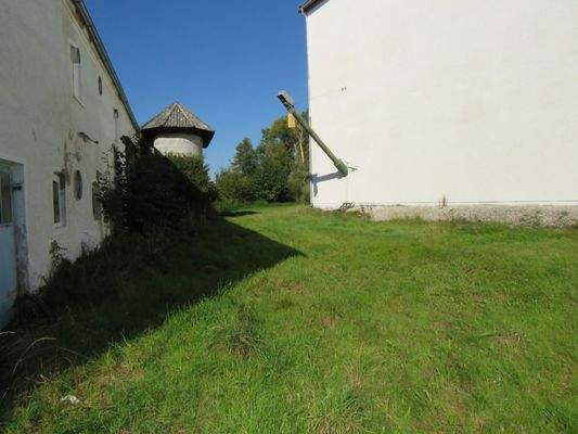 Durchfahrt zwischen den Nebengebäuden 