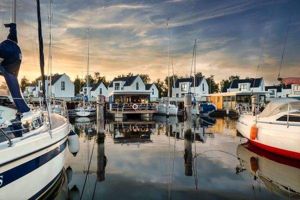 Der Hafen in der Abenddämmerung 