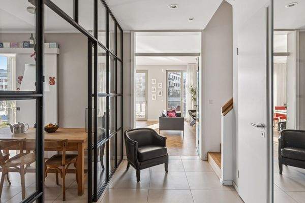 Eingangsbereich mit Zugang zum HWR und Garderobe