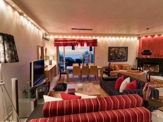 Kreta, Roussospiti: Einzigartige Villa mit separatem Apartment auf großem Grundstück mit Pool zu verkaufen