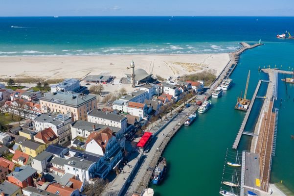 Hafeneinfahrt u Leuchtturm