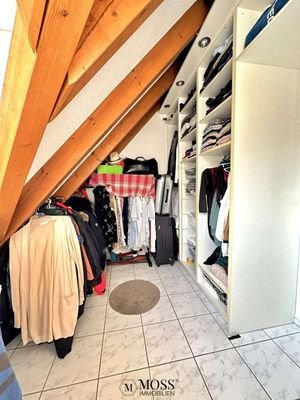 Kleiderschrank DG 