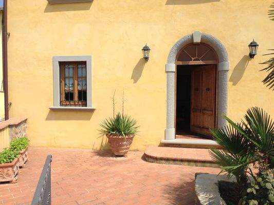 Lamporecchio_Haupthaus_Eingang