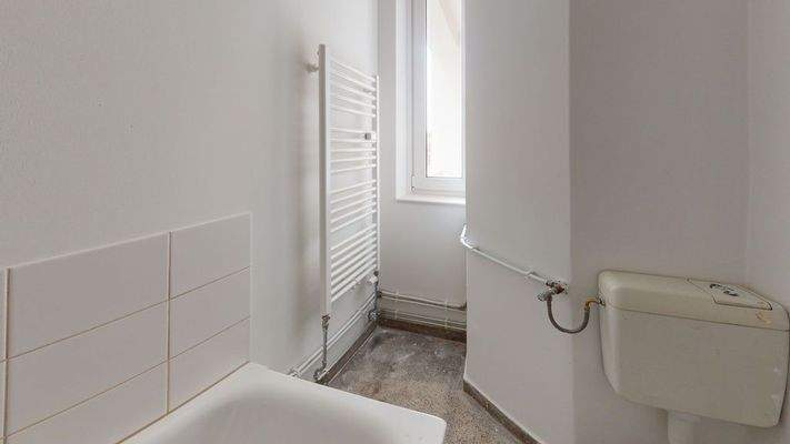 Tageslichtbad mit Wanne