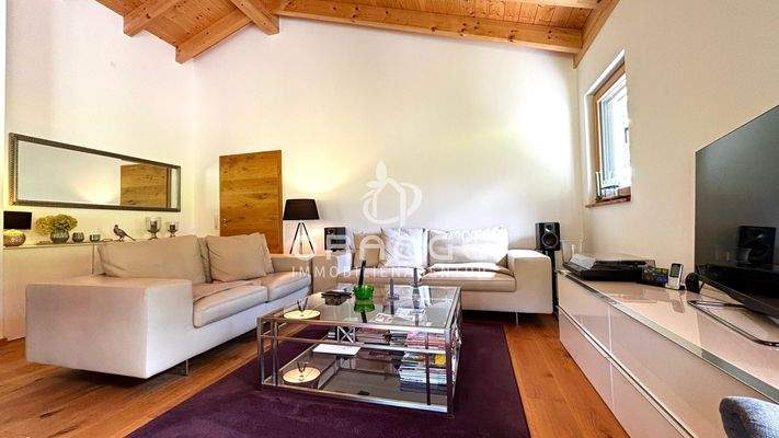 lichtdurchflutender Wohnbereich