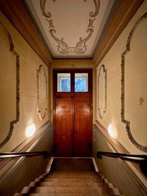 Elegante Treppenhausgestaltung