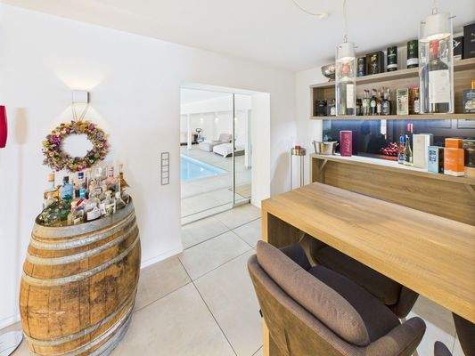 hauseigene Bar mit...