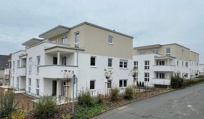 Hausansicht mit Balkonen