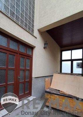 23 Hauseingang 1 Moosbrunn