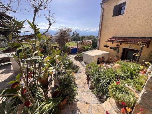 Kreta, Paleloni – Traditionelles kretisches Haus mit ikonischen Steinbögen