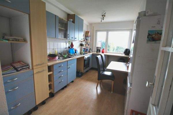 Küche mit Einbauküche