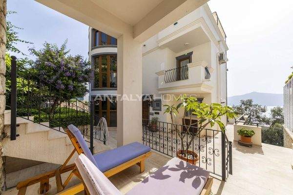 House with Pool Close to Beach in Kalkan