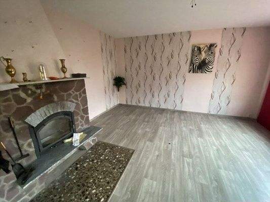 Wohnzimmer mit Kamin