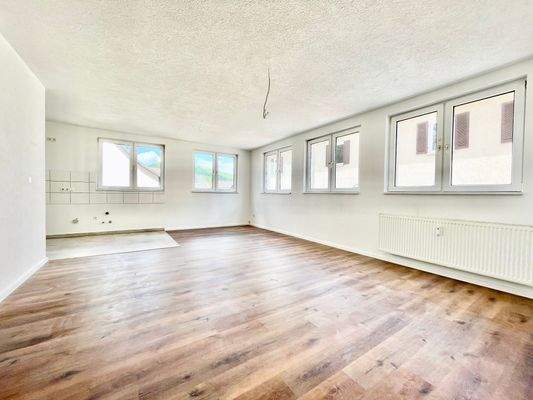 EG: Wohnbereich mit Küchenbereich