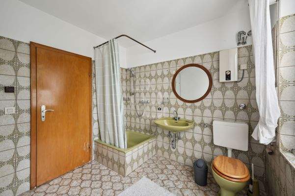 Badezimmer mit Dusche