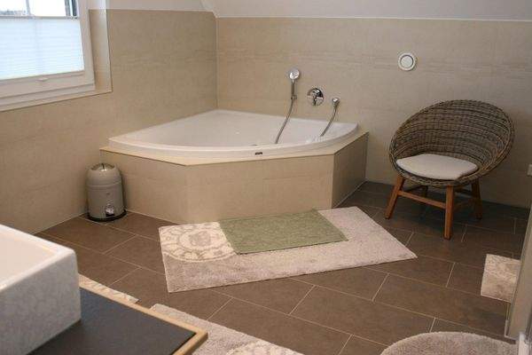 entspannt ein Bad genießen