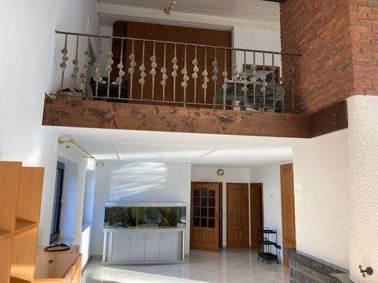 Wohnzimmer m. Empore