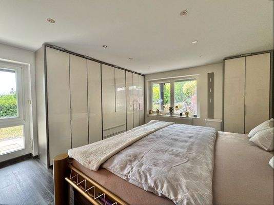 Großes Schlafzimmer (KG)