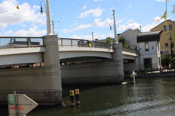 Jahrtausendbrücke unweit vom Haus