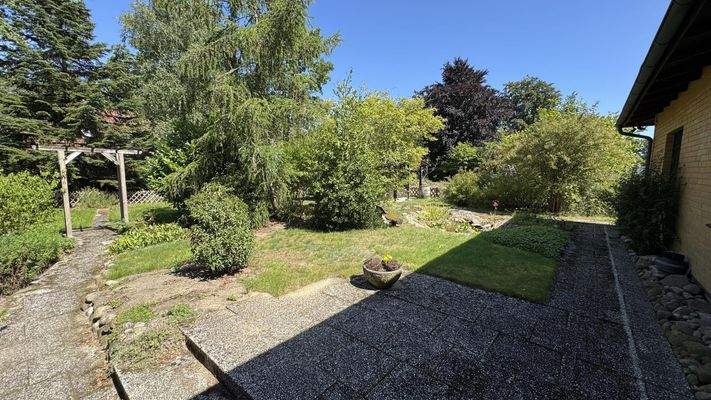 Gartenansicht von der Terrasse