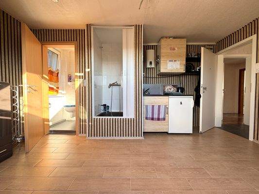 WC, Dusche und Küche - 1-Zimmer-Whg. im DG