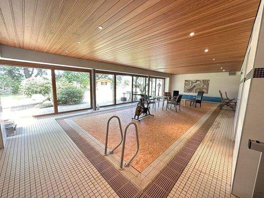 abgedecktes Schwimmbad.jpg