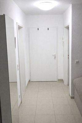 Flur mit Sicht zum Eingang