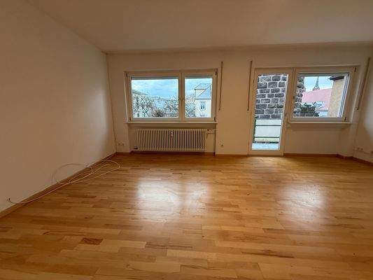 Wohn-/Essbereich zum Balkon mit Blick auf den Storchenturm