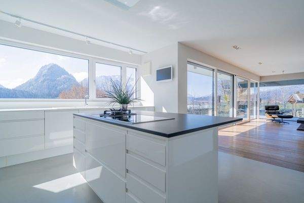 Hochwertige Küche mit edlen Materialien